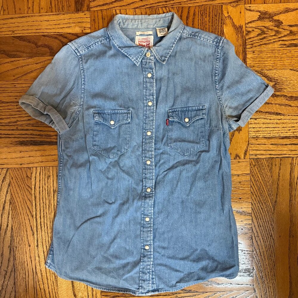 Levi's Denim snap down short sleeve shirt, size XS